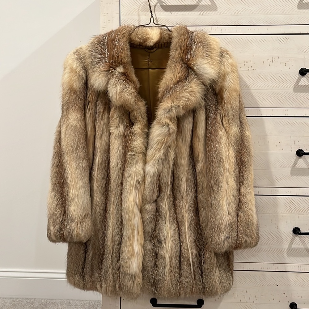 SOLD** -- Beautiful Vintage Fur Coat FOX!!